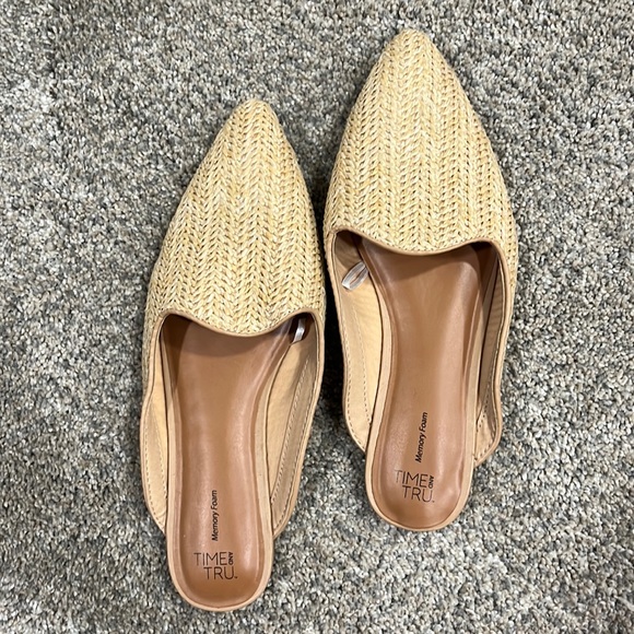 Time and Tru Slip on Whicker Shoes - Picture 1 of 2